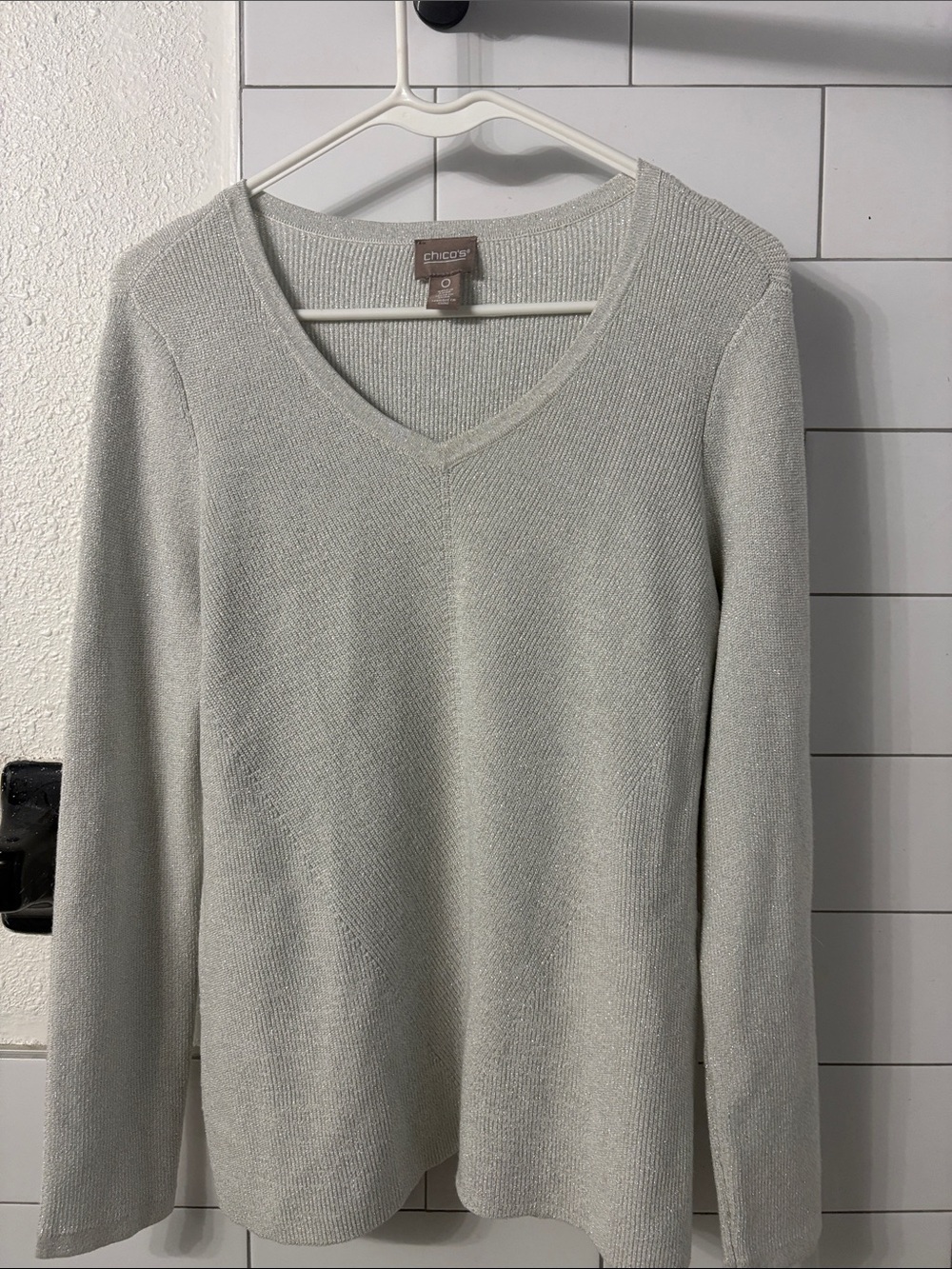 Chico's Men's V-Neck Sweater in Sparkly Light Gray/Silver